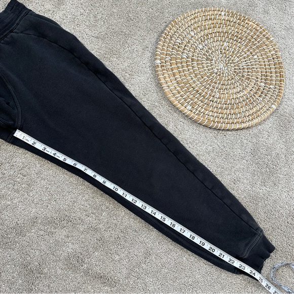 SOLD | Lululemon Women’s Scuba Jogger Pants Pull On Drawstrings Activewear Black - Picture 14 of 15